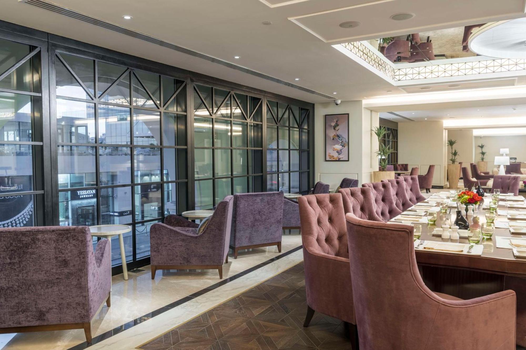 The Hotel Galleria Jeddah, Curio Collection By Hilton Exterior photo The interior of the restaurant