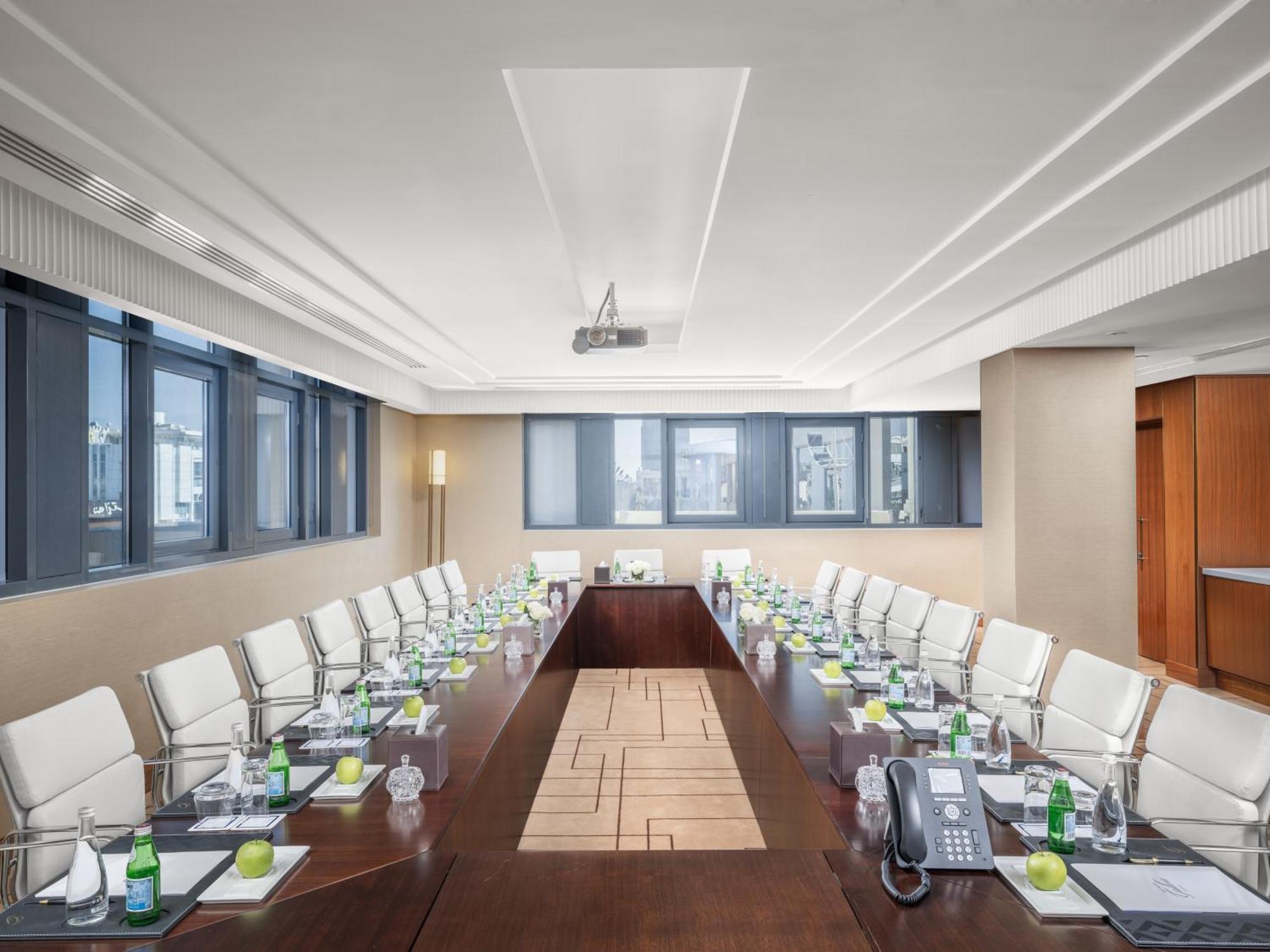 The Hotel Galleria Jeddah, Curio Collection By Hilton Exterior photo Meeting room