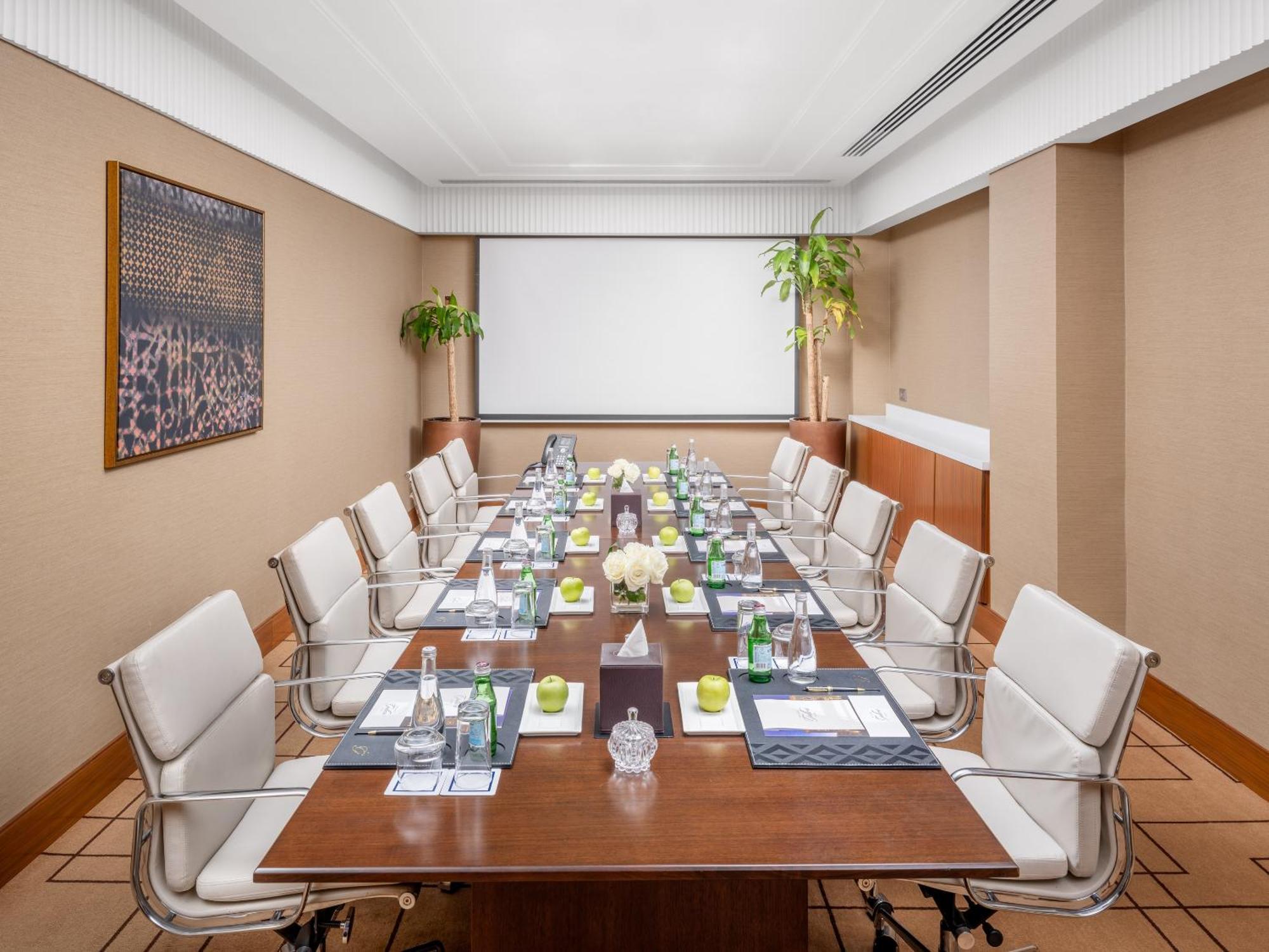 The Hotel Galleria Jeddah, Curio Collection By Hilton Exterior photo Meeting room