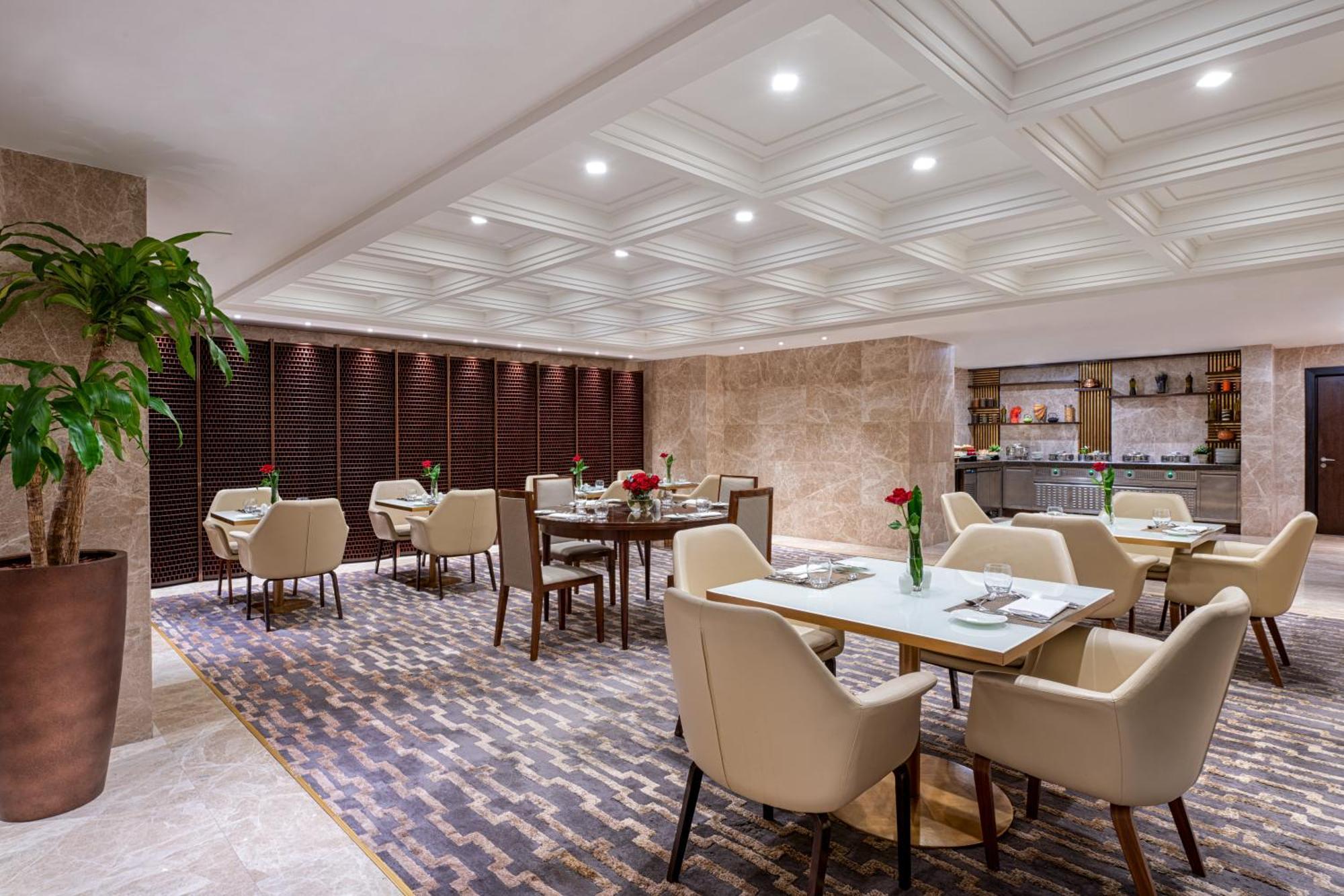 The Hotel Galleria Jeddah, Curio Collection By Hilton Exterior photo The Club at the airport
