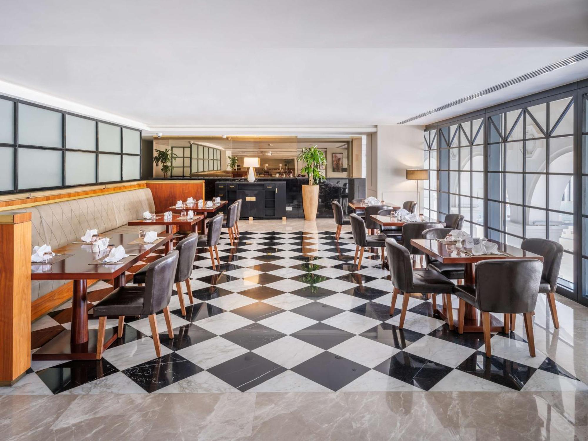 The Hotel Galleria Jeddah, Curio Collection By Hilton Exterior photo The restaurant